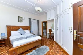 THE PREMIER SUITES - Image 4