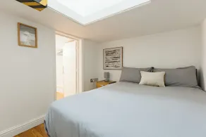 Platform City Studio Apartment - Image 4