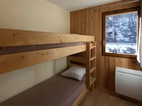 Ski-in studio with WiFi and pets allowed - Image 4
