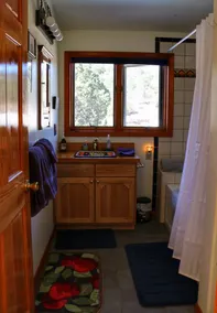 En Hyggelig BR og en separat Stor BR, der åbner op til en dæk med udsigt over bjergene - Image 2