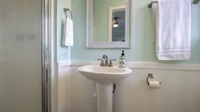 Adorable One Bedroom Cottage along the Sacramento River - Image 2