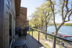 Lakeside luxury condo - Image 3