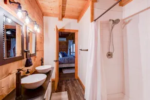 Beaver Rock Lodge - Image 4