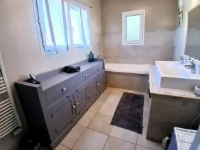 Villa 4 værelser med seneste store have og pool - Image 3