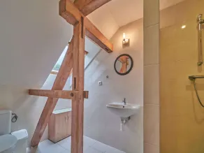 Spacious Mountain Retreat - Image 2