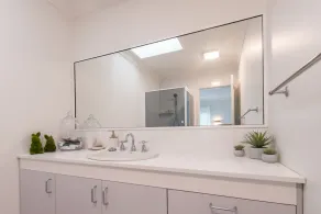 Beautiful home in a great location - Image 2