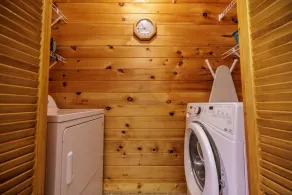 Quiet One-Level Cabin, Hot Tub, Fire Pit, WiFi, Parkway Close - Image 3