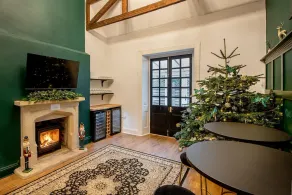 A large  group retreat that sleeps 20 guests  in 7 bedrooms - Image 2