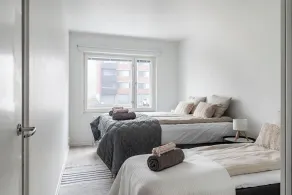 2BR Apartment near Harbor and Center with Free Parking - Image 5