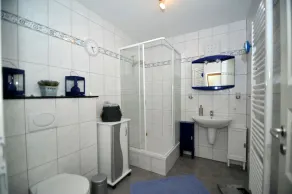 Brightly furnished non-smoking apartment in a quiet location - Image 2