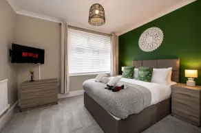 Comfortable 4-bed Home With Free Parking Wales - Image 5