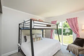 King Beds! - Clean and Spacious 5 bed 3 bath home - Image 4