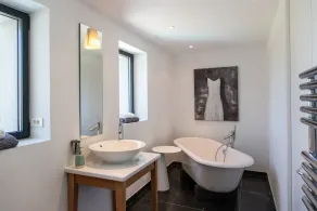 Magnifica villa contemporanea con vista in un ambiente verde. - Image 4