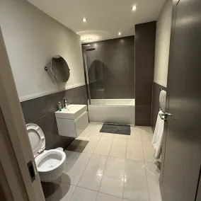 Crown Street Chic Retreat - Image 2
