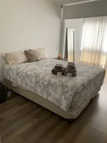 Comfortable 2 bedroom by the beach (no Next) - Image 3