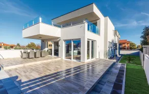 Luxurious Home In Pula - Image 3