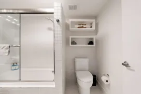 Bridgeland House - Unique, Modern, City Views, Free Parking & Central A/C - Image 5