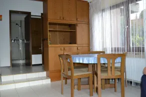 Spacious vacation apartment with private entrance in a quiet location. - Image 4