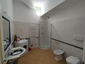 Ground floor apartment with small garden pets allowed - Image 3