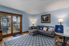 Spacious King Lakefront Suite, Walk-In Entry, Cmty Hot Tub, Dog Friendly, Free Tickets - Image 1