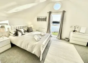 Direct lake view 3 bedroom lodge with south facing decking to lake, modern lodge - Image 5