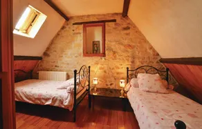 2 Bedroom Awesome Home In La-Chapelle-Saint-Jean - Image 5