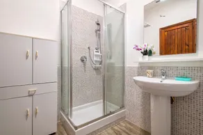 Casa de vacaciones con terraza privada, jardín privado y Wi-Fi - Image 3
