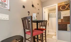 Cozy Private Entry 1/1 Apt w/ Full Size Kitchen - Image 2
