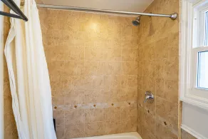 Stunning 3brm Apartment with rooftop patio in the Beaches Area of Toronto - Image 5