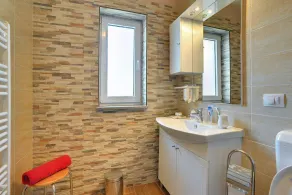 Villa soleada con piscina privada - Image 3