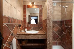 Luxury holiday retreat, 2 pools, heated jacuzzi and free fibre optic WiFi and equestrian facilities - Image 3