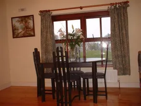 Lovely Sea View 2-Bed Apt in Rineen Sleeps 4 - Image 4