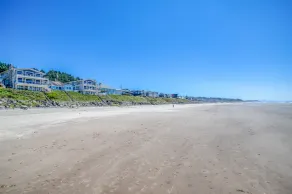 Modernes Haus mit Meerblick und Whirlpool 1 Block vom Strand in Roads End entfernt - Image 4