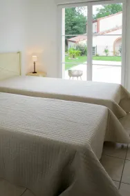 Nice apartment in villa for 8 guests with private pool, TV, terrace and pets allowed - Image 4