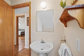 Boatyard Luxury Waterfront Apartment - Image 3