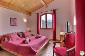 Charming Provençal farmhouse facing Mont Ventoux; heated pool, hot tub, and pétanque - Image 3