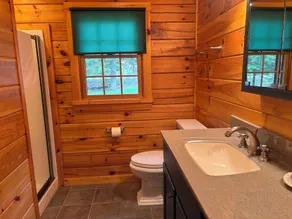 QUINTESSENTIAL MAINE LOG CABIN SET PÅ VÄRLIGA LAKE - Image 4