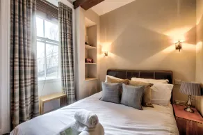 St Stephen Street Apartment - Image 4