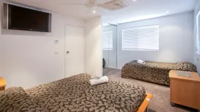 Top floor apartment on the iconic Hastings Street - Image 5