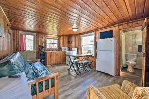 Full Cabin: 14 Steps to the Lake!  PET FRIENDLY! - Image 5