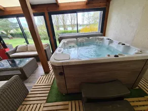 Luxurious Lakeview Retreat: Hot Tub, BBQ, Playground, Near ZooParc & More! - Image 3