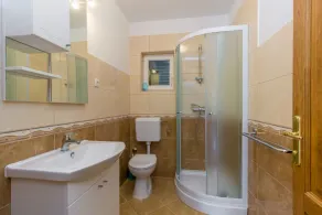 House Brist - Image 2