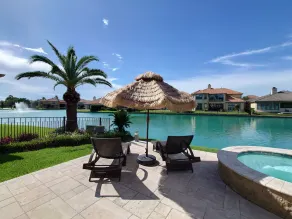 Lakeview Luxury House - Image 5
