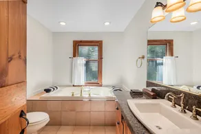 Private Home with Pool & Jacuzzi in the Hudson Valley - Image 5