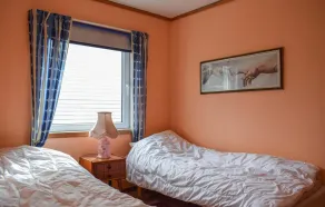 2 Bedroom Cozy Apartment In Sævelandsvik - Image 4