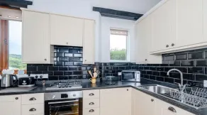 Bishpool Farm Cottages - The Granary - Image 4