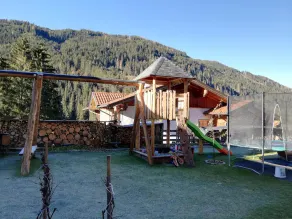 Modern apartment with ski storage and balcony - Image 3