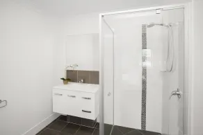 Comfortable 3-Bed Retreat Close Parks - Image 3