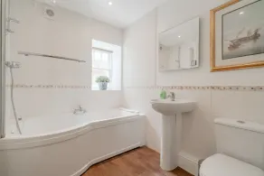 Regency style ground floor apt near Gloucester Docks with secure parking - Image 2