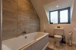 Cotswold holiday let with hot tub - The Old Garage - Image 3